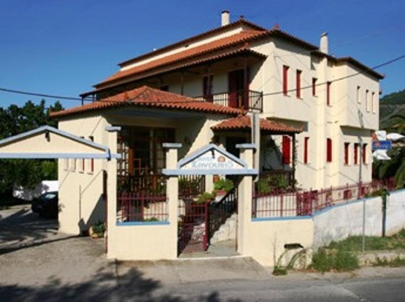Hotel Kavouris Skopelos Town Bagian luar foto